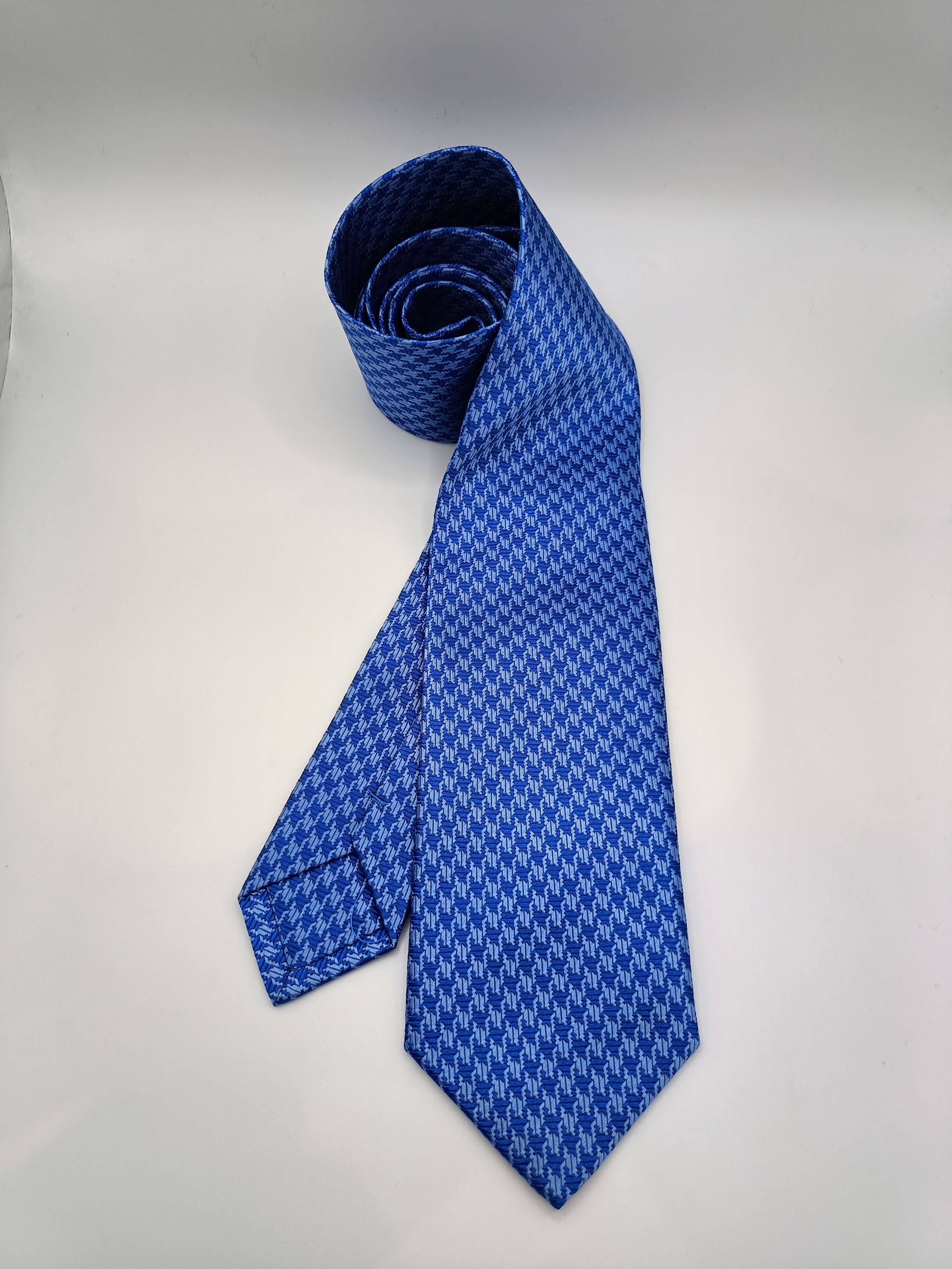 Pure silk three fold tie. Handmade by our Italian tailors. 100% Pure silk. Our ties standard width is 8 cm (3.15 inch),  standard length is 150 cm (59 inch). | Sartoria Dei Duchi - Atri