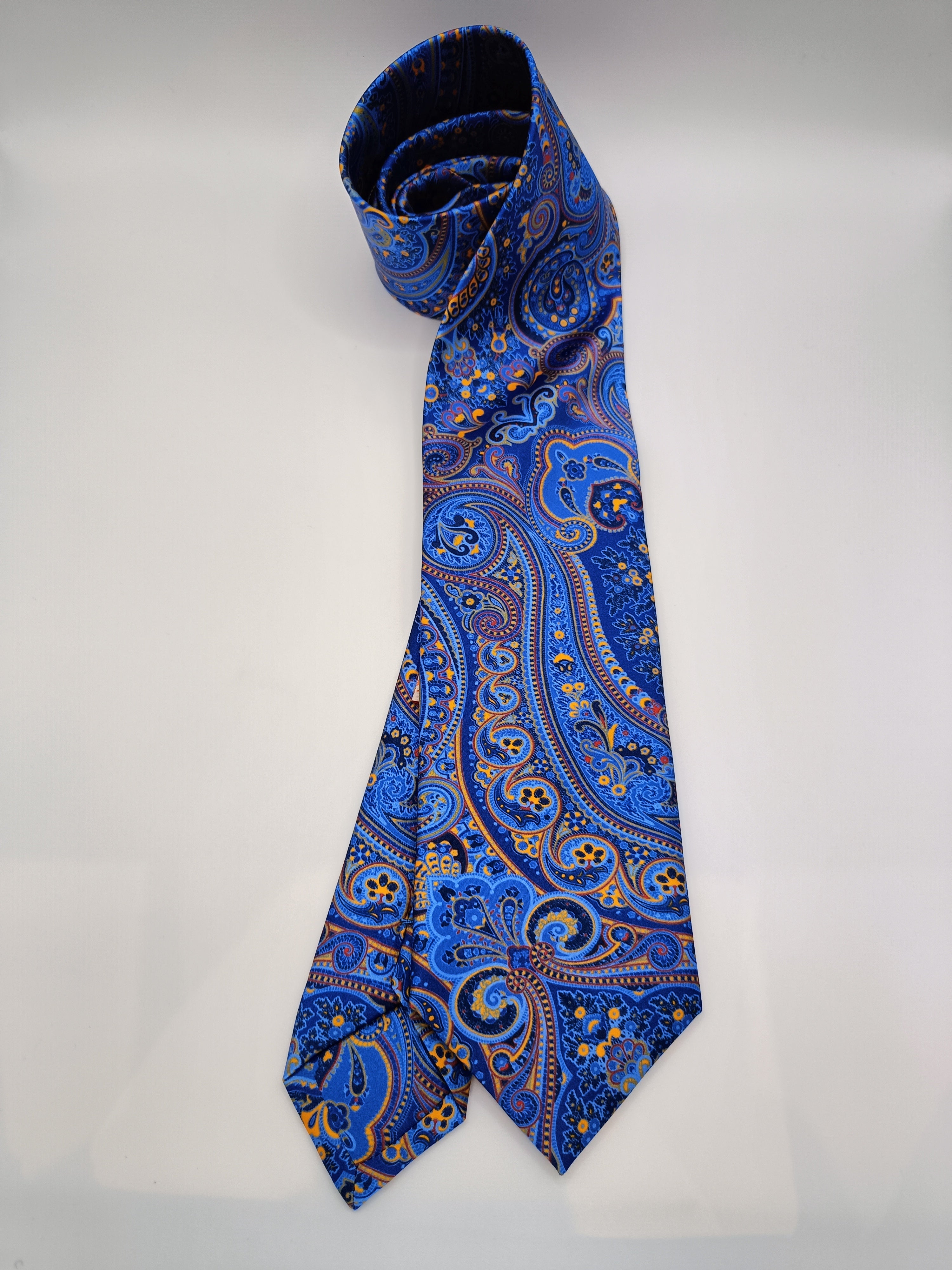 Pure silk three fold tie, handmade in Italy by Italian tailors.100% Pure silk.-Sartoria Dei Duchi-Atri