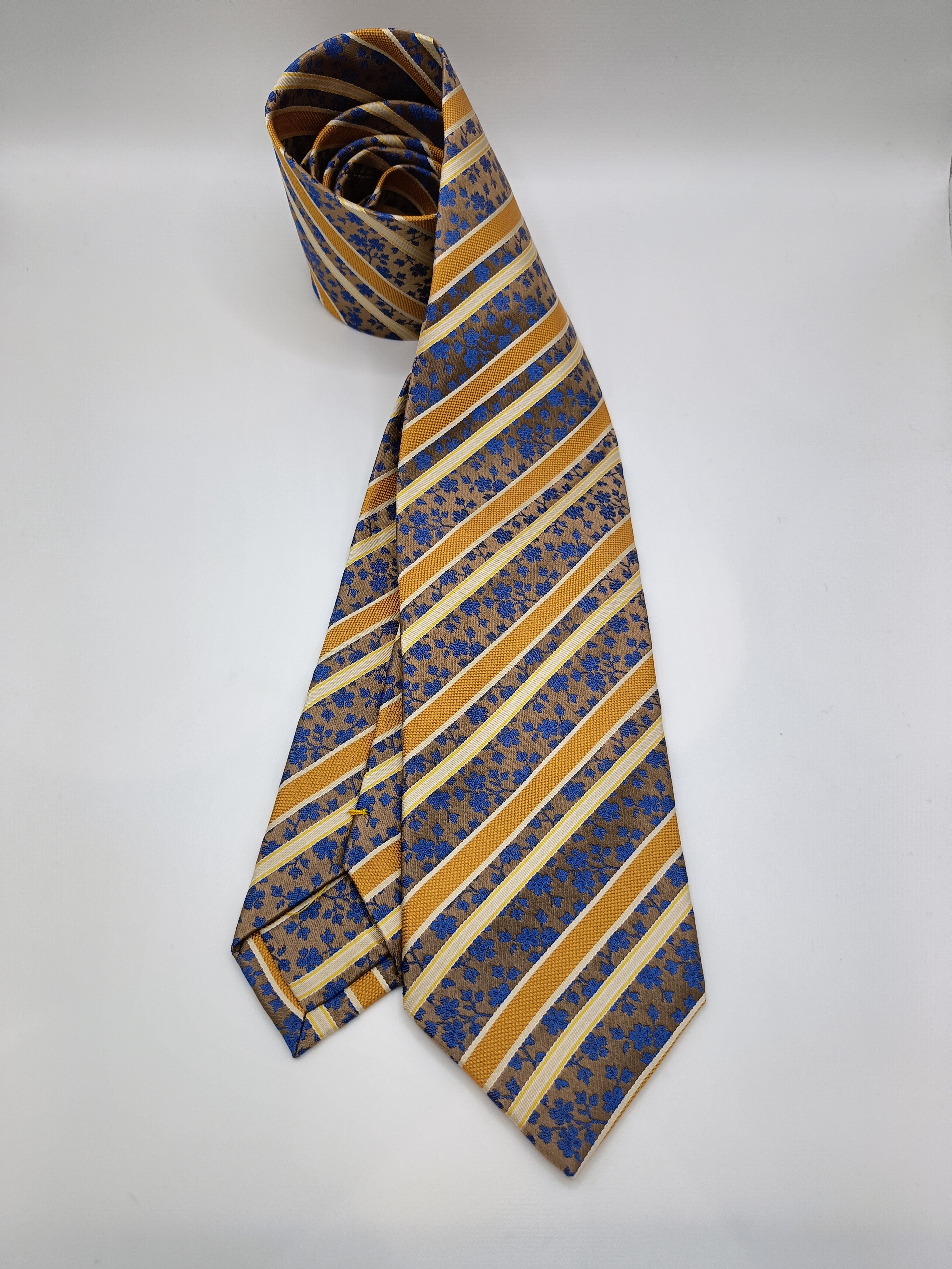 Pure silk three fold tie. Handmade by our Italian tailors. 100% Pure silk. Our ties standard width is 8 cm (3.15 inch),  standard length is 150 cm (59 inch). | Sartoria Dei Duchi - Atri