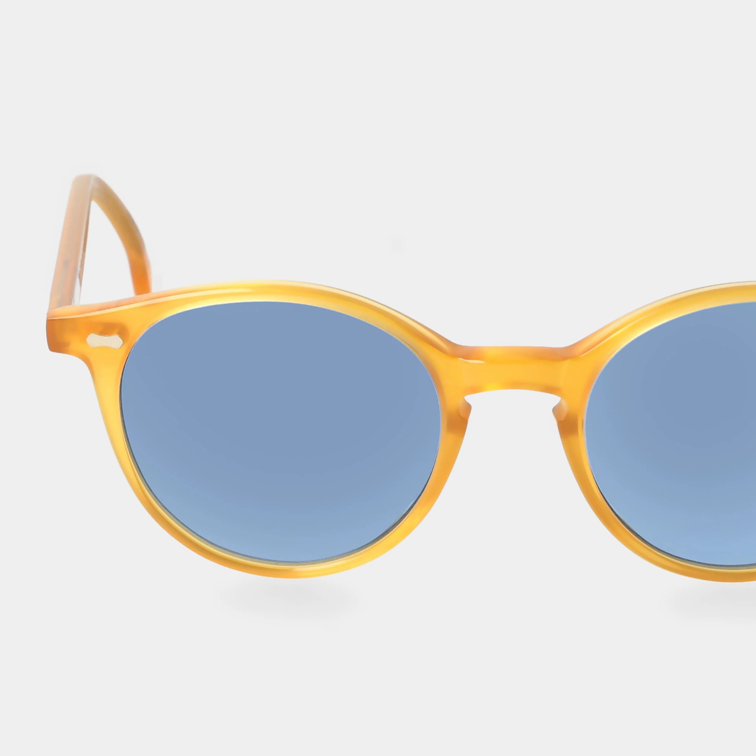 Sunglasses with yellow frame and blue lenses on a white background. - DEI DUCHI