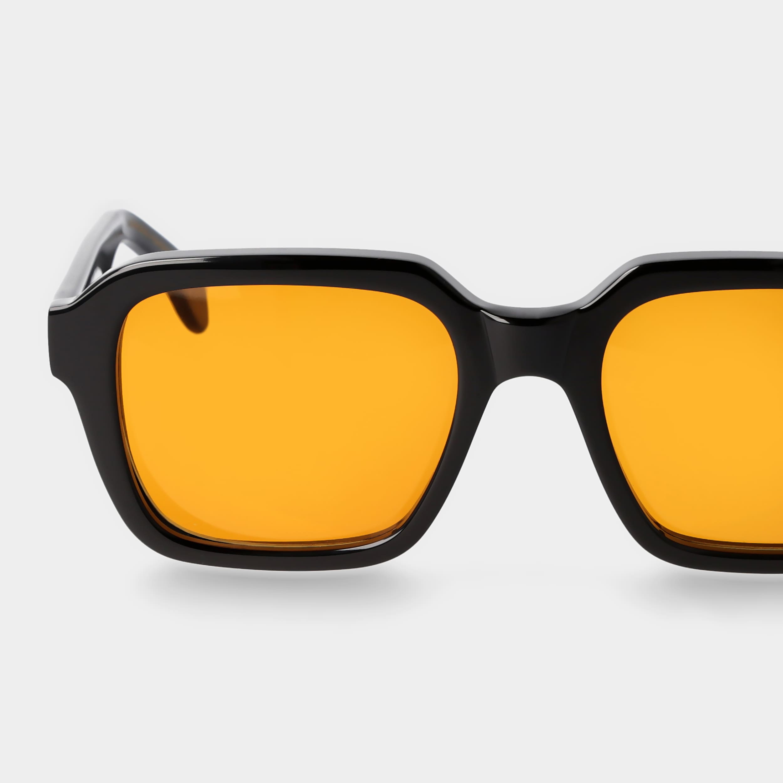Sunglasses with yellow lenses and black frames on a white background. - DEI DUCHI