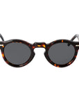 Round sunglasses with tortoiseshell frame on a light gray background. - Dei Duchi