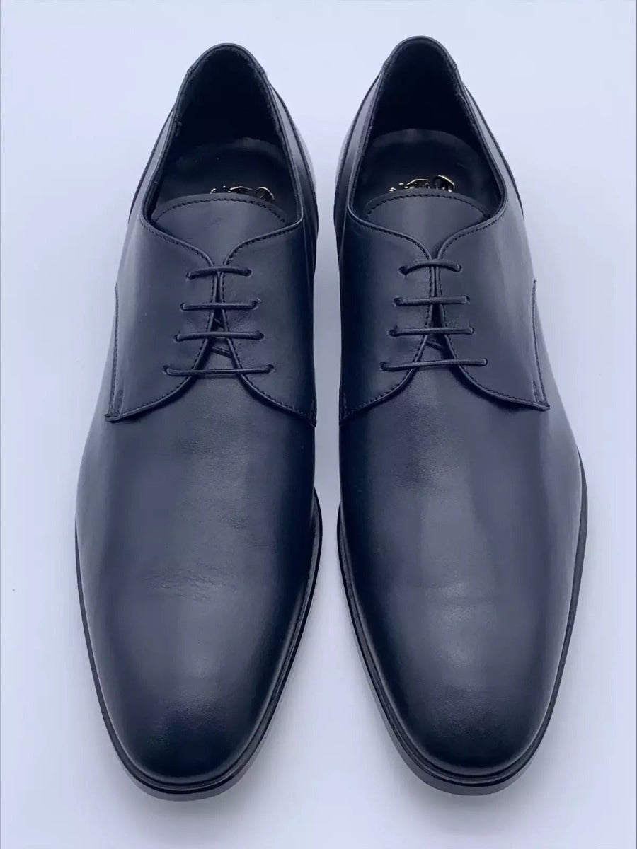 Classic Derby Shoe - Midnight Blue. Derby with smooth upper, in full-grain calfskin. Blake workmanship / Leather: calfskin / Color: NIGHT BLUE / Lining: black calfskin / Shape: 508 Rounded / Bottom: light leather with non-slip insert sewn to BLAKE / Insole: leather. High collar, flexible structure, suitable for wider feet. Smart/casual occasions. | Sartoria Dei Duchi - Atri