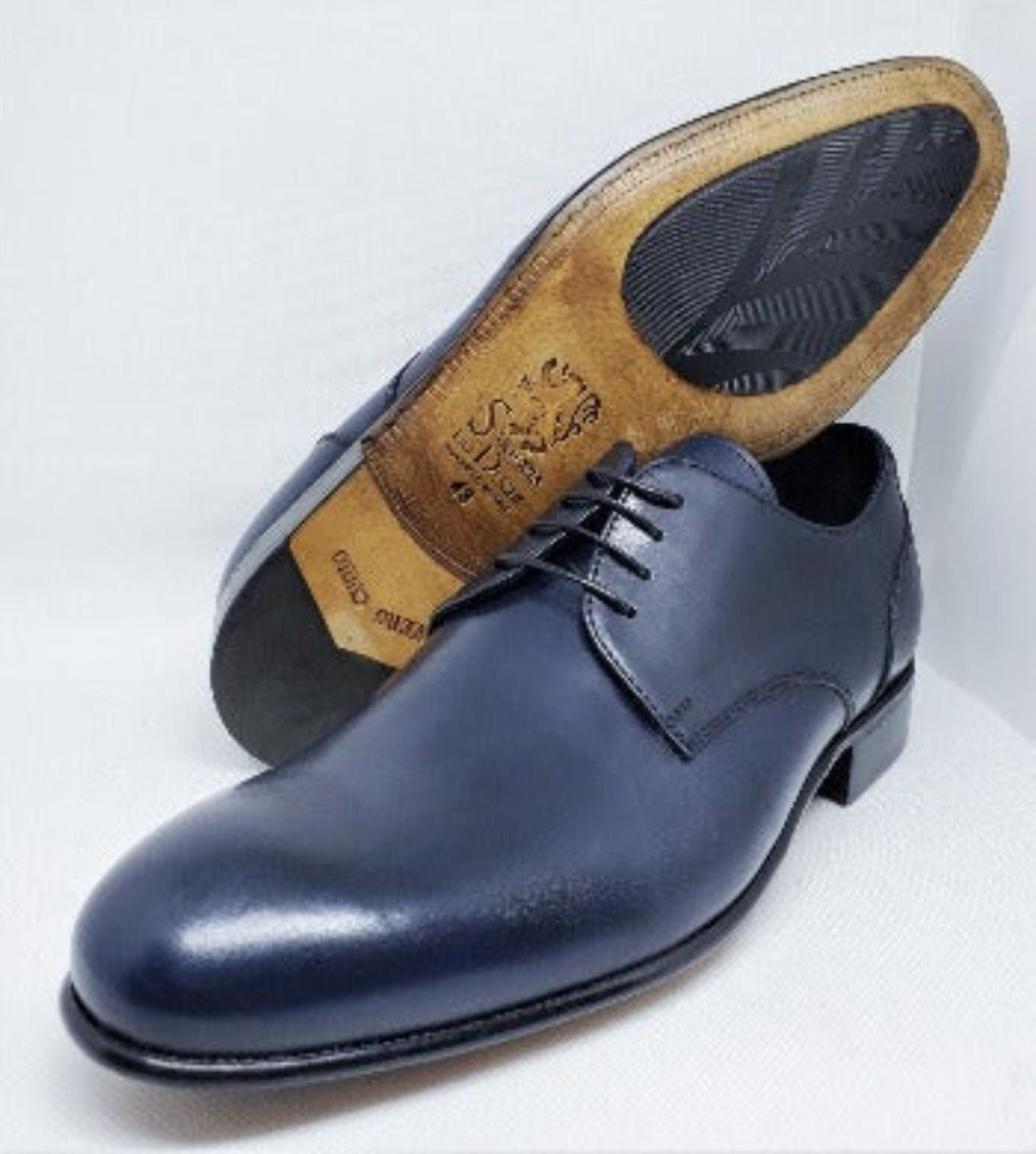 Classic Derby Shoe - Midnight Blue. Derby with smooth upper, in full-grain calfskin. Blake workmanship / Leather: calfskin / Color: NIGHT BLUE / Lining: black calfskin / Shape: 508 Rounded / Bottom: light leather with non-slip insert sewn to BLAKE / Insole: leather. High collar, flexible structure, suitable for wider feet. Smart/casual occasions. | Sartoria Dei Duchi - Atri