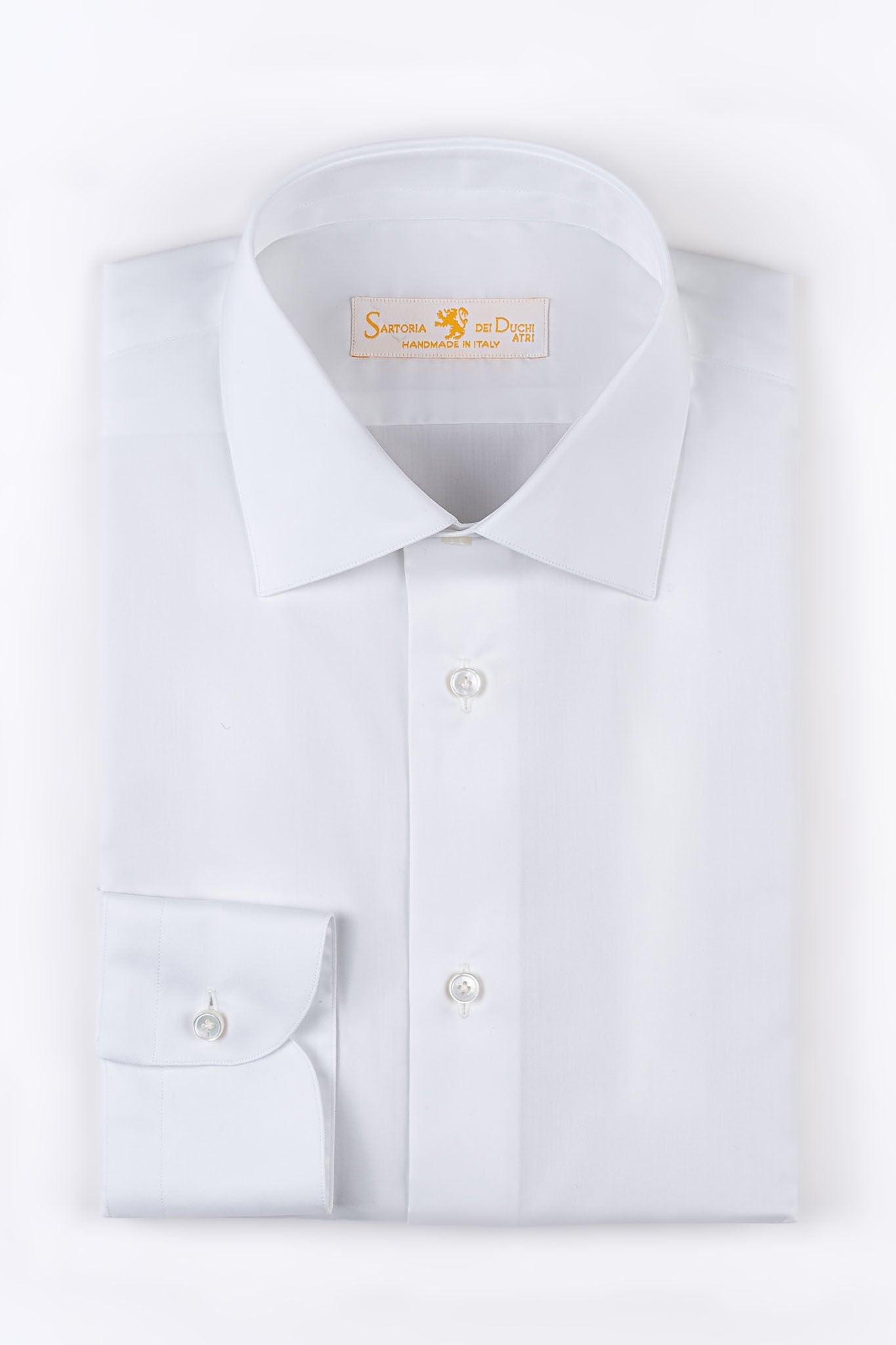 Made with a 140/2 cotton twill by Thomas Mason "Hampton",  in white color. This long sleeve shirt is made with  a semi French collar and a rounded wrist. The stitching  is 5 mm and the buttons, applied by hand, are in mother  of pearl Australia.  The fit is regular-Sartoria Dei Duchi-Atri