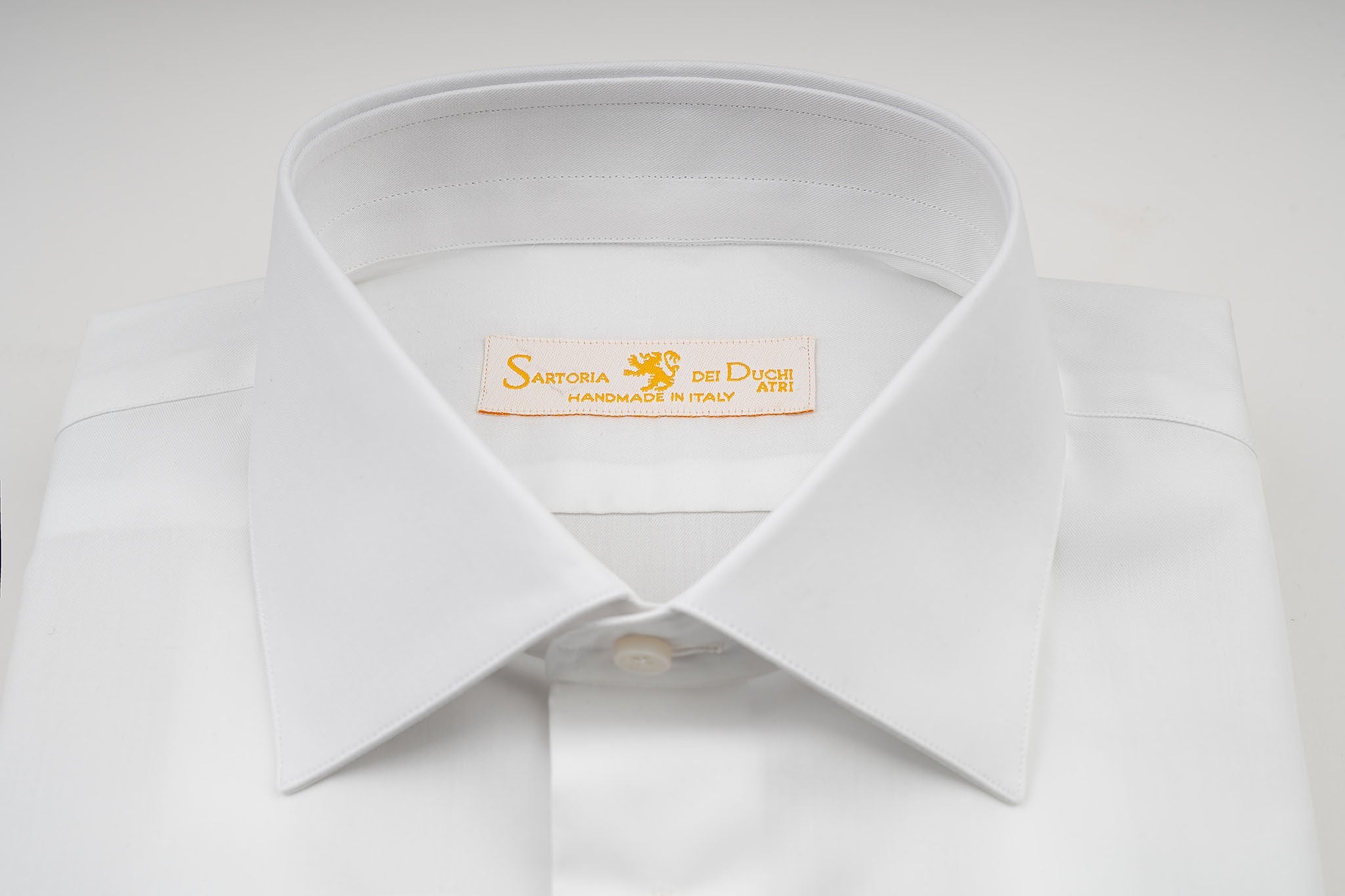 Made with a 140/2 cotton twill by Thomas Mason &quot;Hampton&quot;,  in white color. This long sleeve shirt is made with  a semi French collar and a rounded wrist. The stitching  is 5 mm and the buttons, applied by hand, are in mother  of pearl Australia.  The fit is regular-Sartoria Dei Duchi-Atri