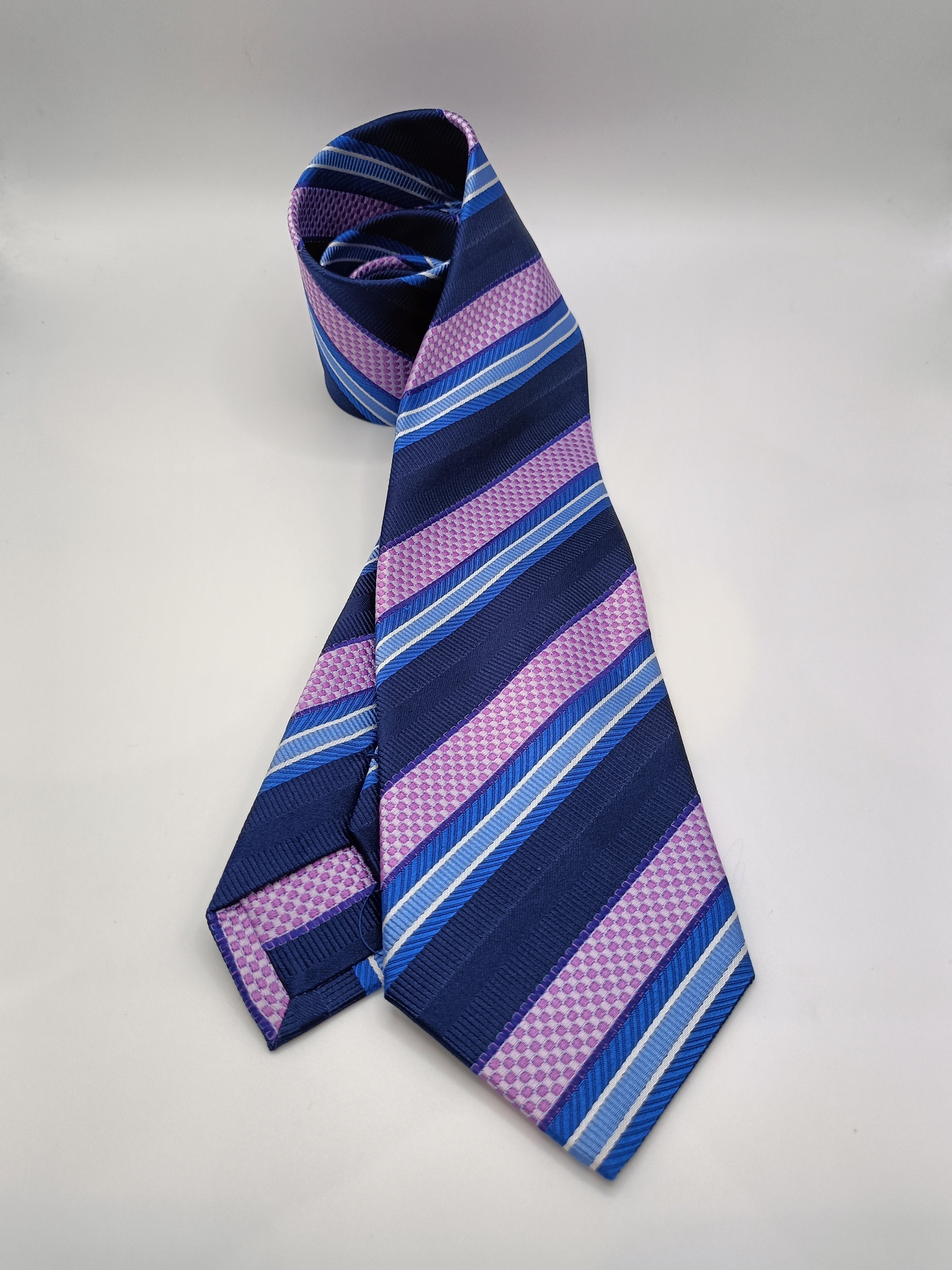 Pure silk three fold tie, handmade in Italy by Italian tailors.100% Pure silk