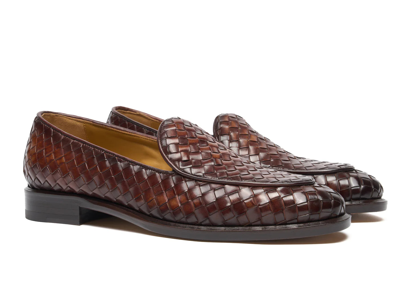 Giuseppe - Brown Intertwined. Pointed toe.Crust Calf. White full-grain calfskin. Tuscan tanned. Hand-dyed and antiqued leather (3 days per pair). 9mm sole. 27mm heel. Tuscan leather. Blake construction with stitched sole.- Sartoria Dei Duchi - Atri