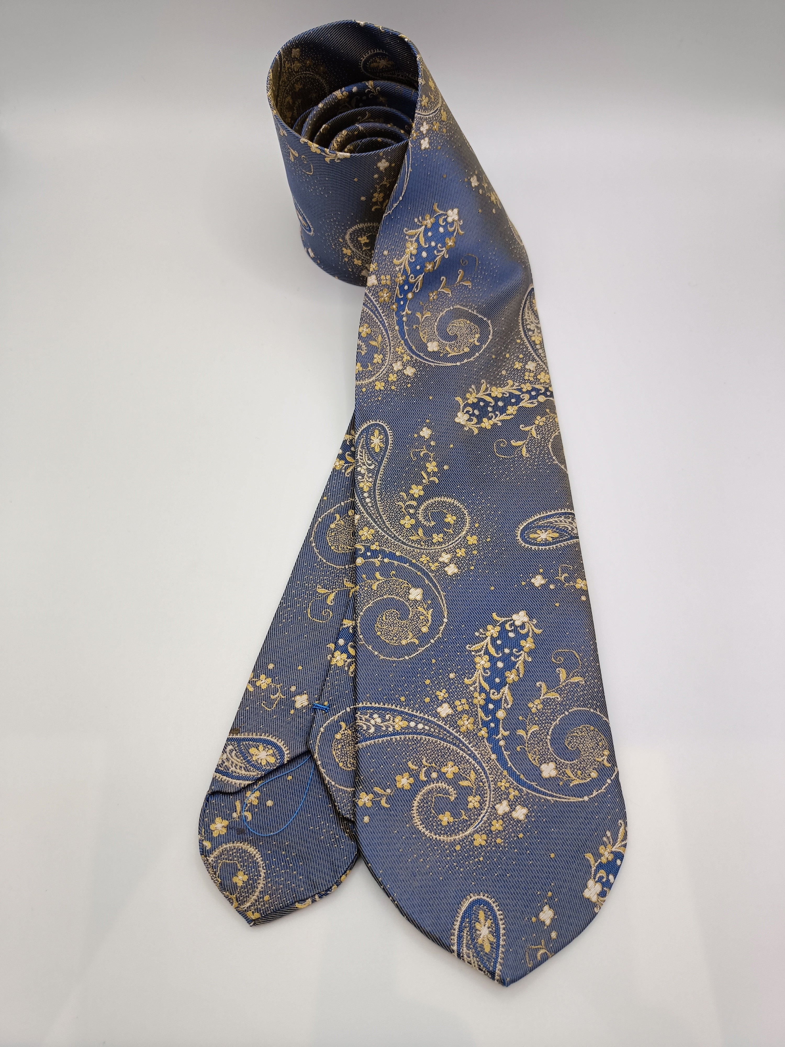 Pure silk three fold tie. Handmade by our Italian tailors. 100% Pure silk. Our ties standard width is 8 cm (3.15 inch),  standard length is 150 cm (59 inch). | Sartoria Dei Duchi - Atri