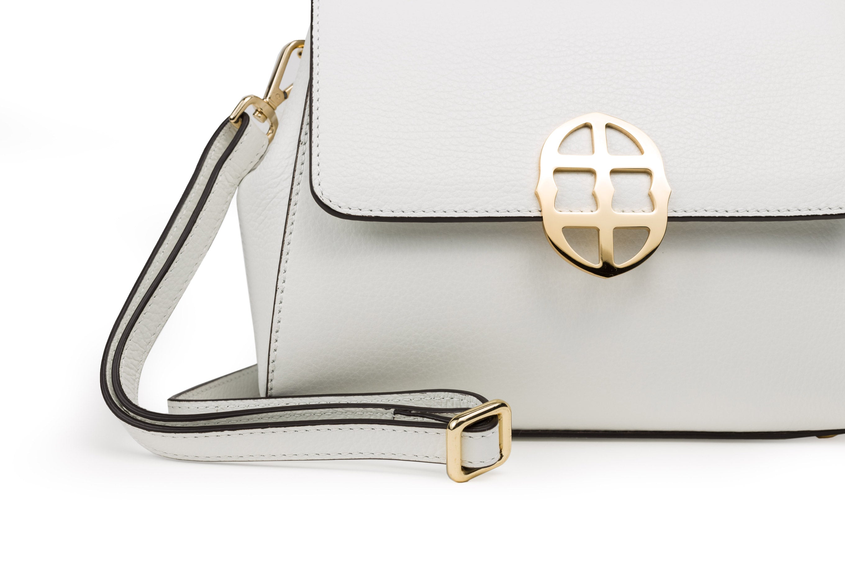 Close up view of White leather handbag with gold clasp/buckle on a white background.- DEI DUCHI (AMALTEA)