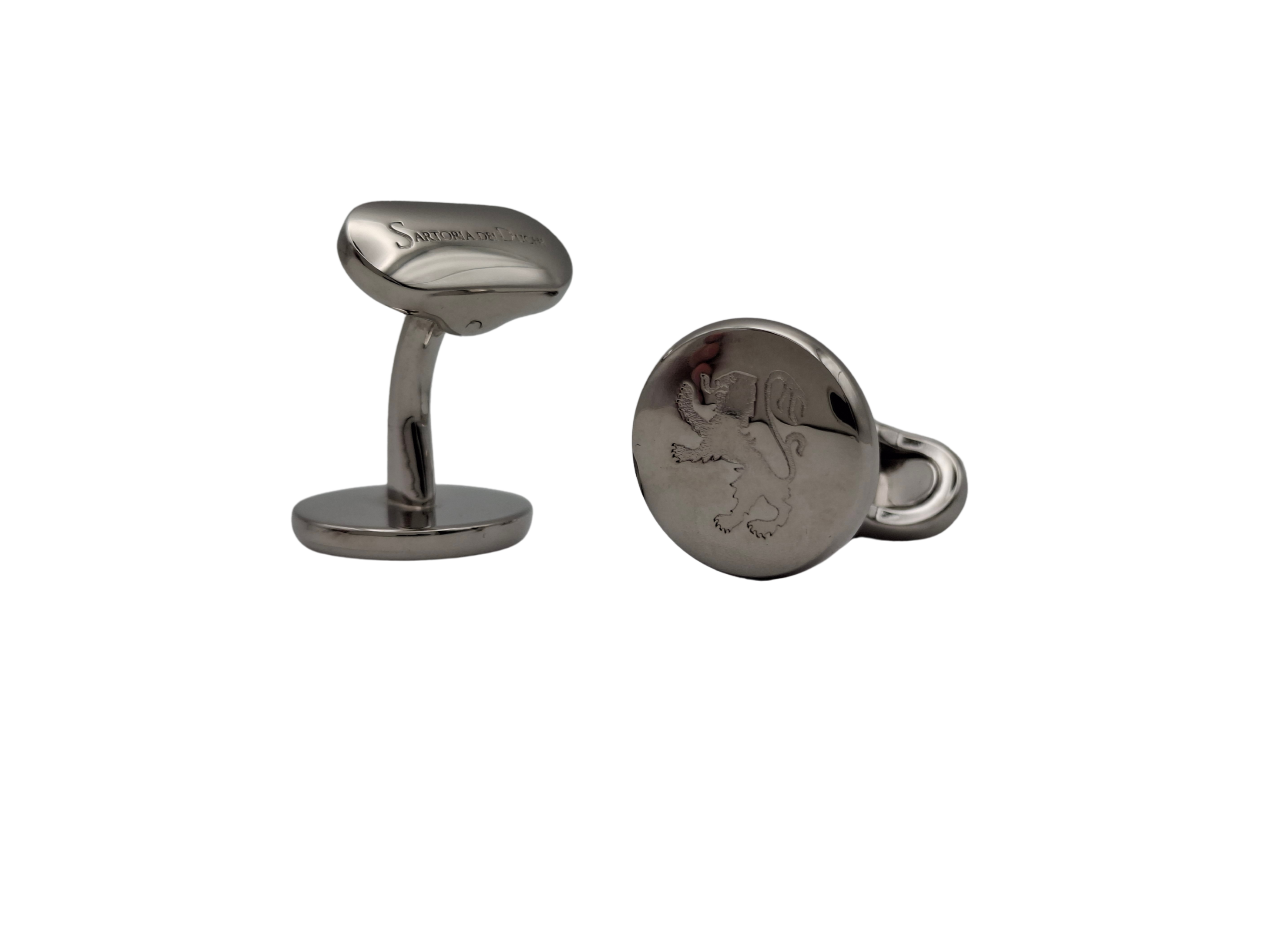 Round Lion Sartoria dei Duchi Cufflinks. Handmade from the highest quality materials, each pair combines elegance, precision and personality, reflecting the excellence of italian craftsmanship. Material: Brass palladium plated.- Sartoria Dei Duchi - Atri
