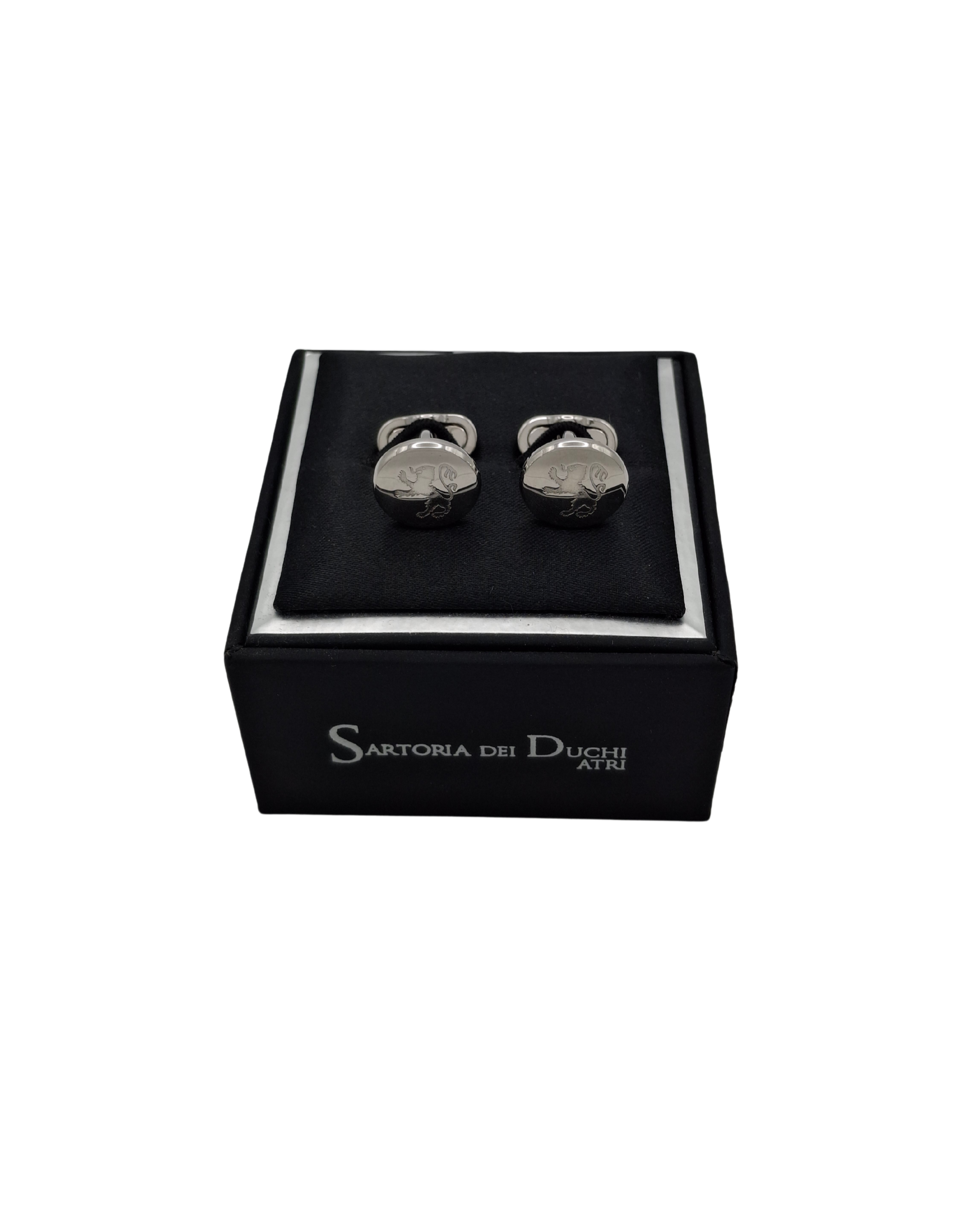 Round Lion Sartoria dei Duchi Cufflinks. Handmade from the highest quality materials, each pair combines elegance, precision and personality, reflecting the excellence of italian craftsmanship. Material: Brass palladium plated.- Sartoria Dei Duchi - Atri