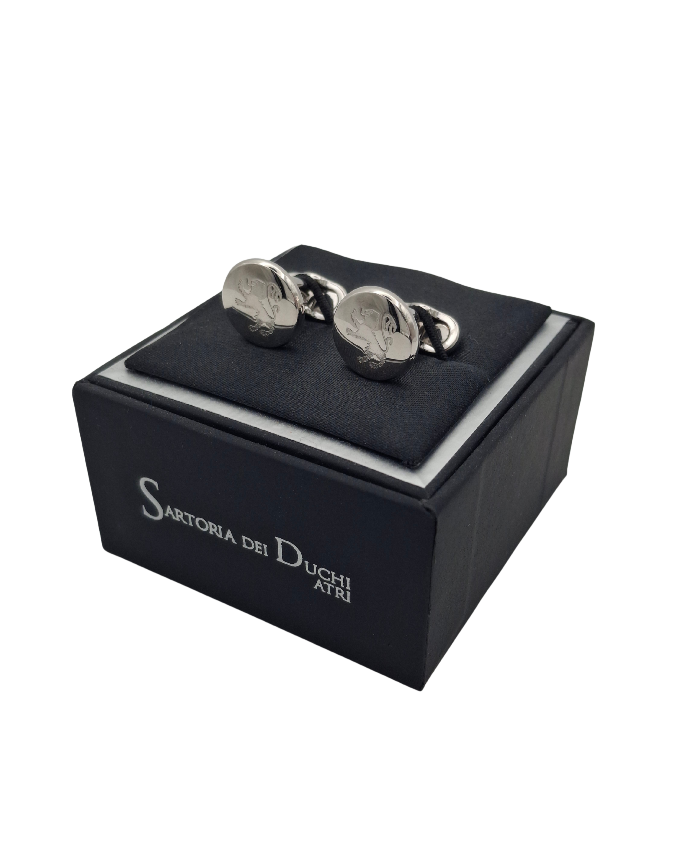 Round Lion Sartoria dei Duchi Cufflinks. Handmade from the highest quality materials, each pair combines elegance, precision and personality, reflecting the excellence of italian craftsmanship. Material: Brass palladium plated.- Sartoria Dei Duchi - Atri