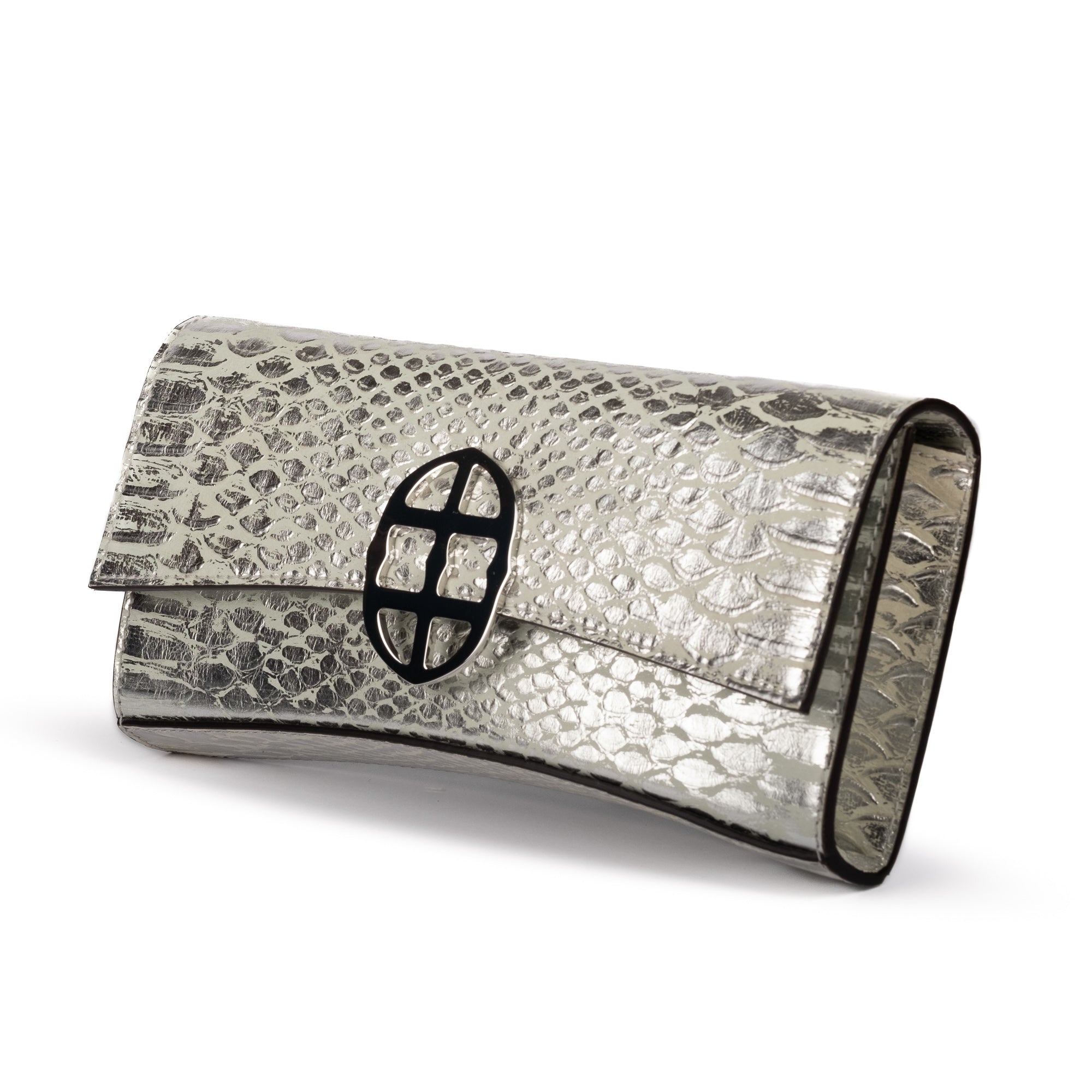 Front view of a silvery snake textured leather bag with a  &#39;AMALTEA&#39; burnished metal buckle logo, and a silver chain strap, on a white background. - DEI DUCHI (AMALTEA)