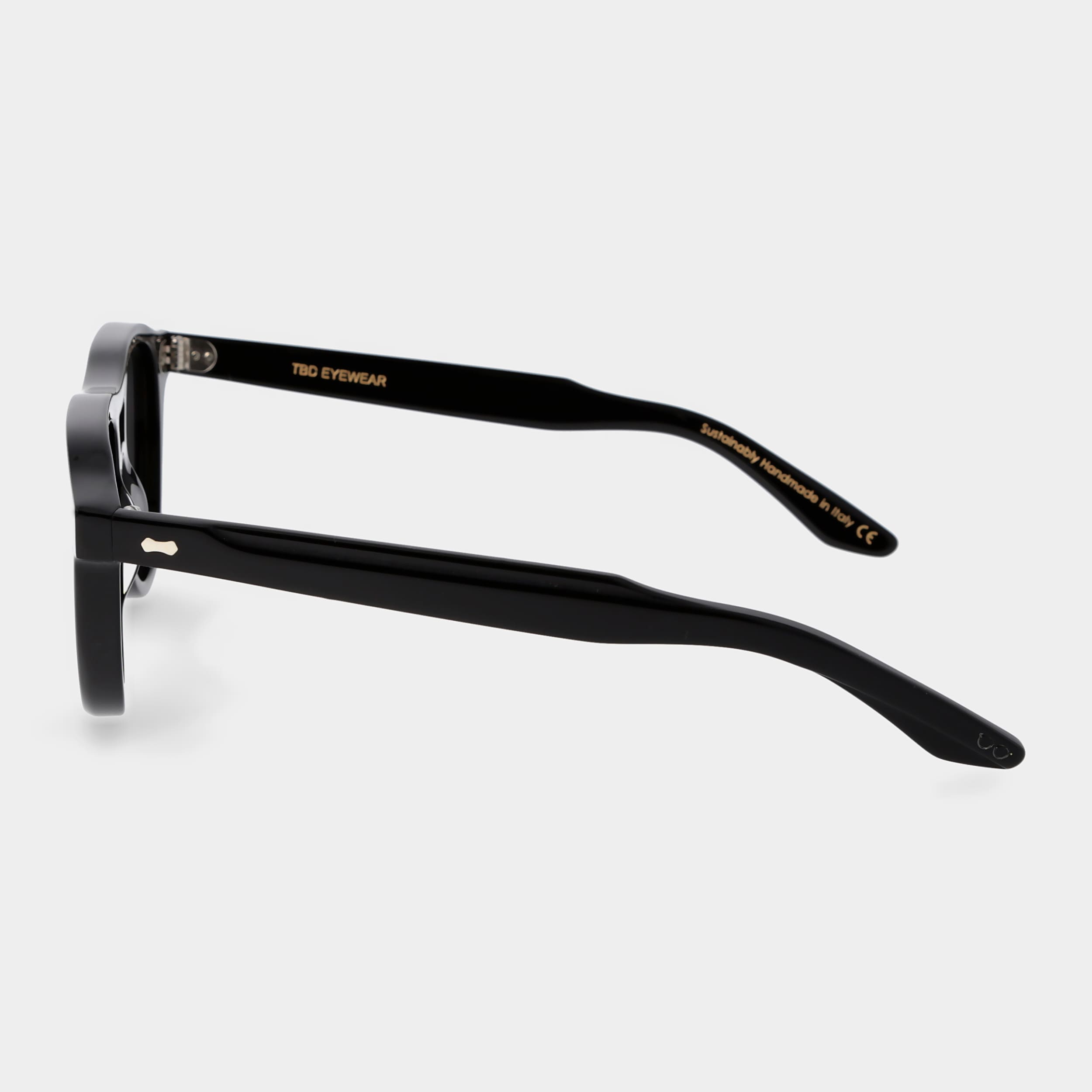 Black sunglasses with dark lenses on a light gray background. - DEI DUCHI