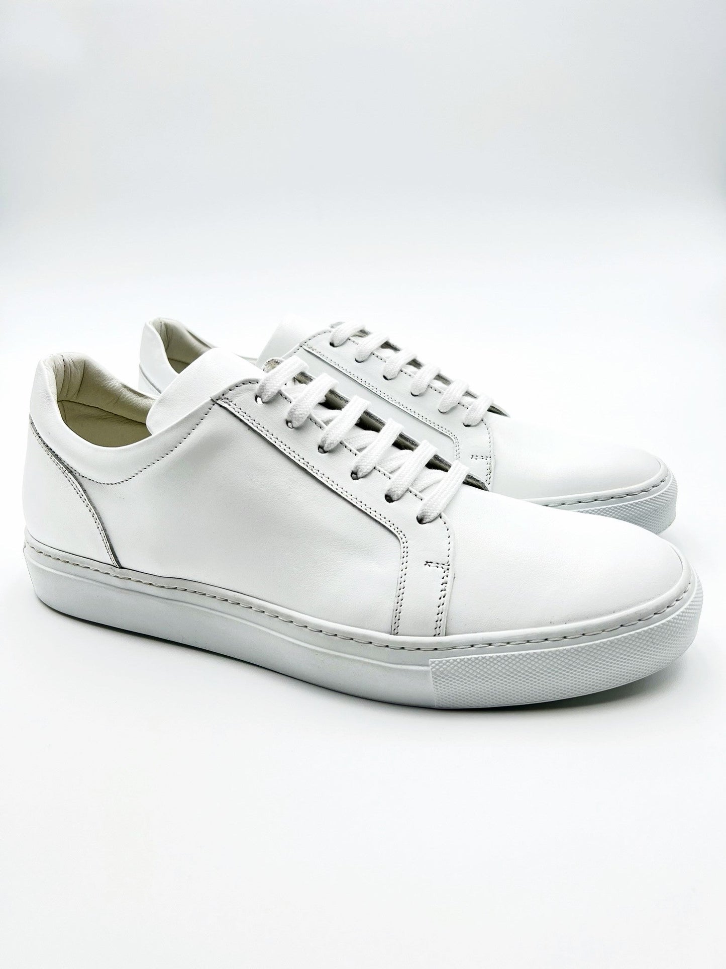 Low sneaker,in white nappa calfskin. Bottom with rubber  sole sewn with “cassetta” traditional method The upper is mounted on  a soft insole located inside the sole, and is secured by stitching to the top of the edge.Process: Cassetta - Leather: Suede calf leather -  Color: white - Lining: White calf leather - Bottom: White  rubberHandcrafted shoes, made in Italy with genuine 100% -  Sartoria Dei Duchi-Atri