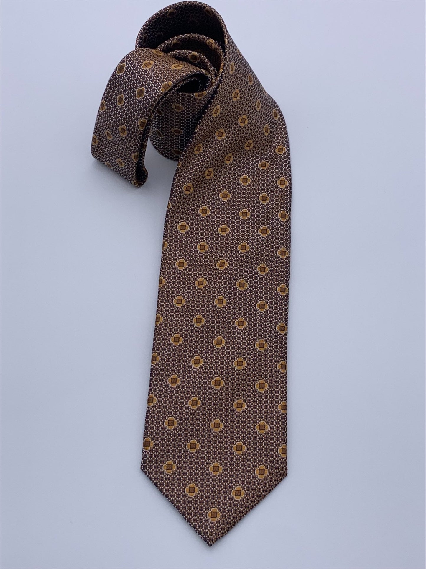 Pure silk three fold tie.Handmade by our Italian tailors.100% Pure silk.Our ties standard width is 8 cm (3.15 inch), standard length is 150 cm (59 inch) |Sartoria Dei Duchi-Atri