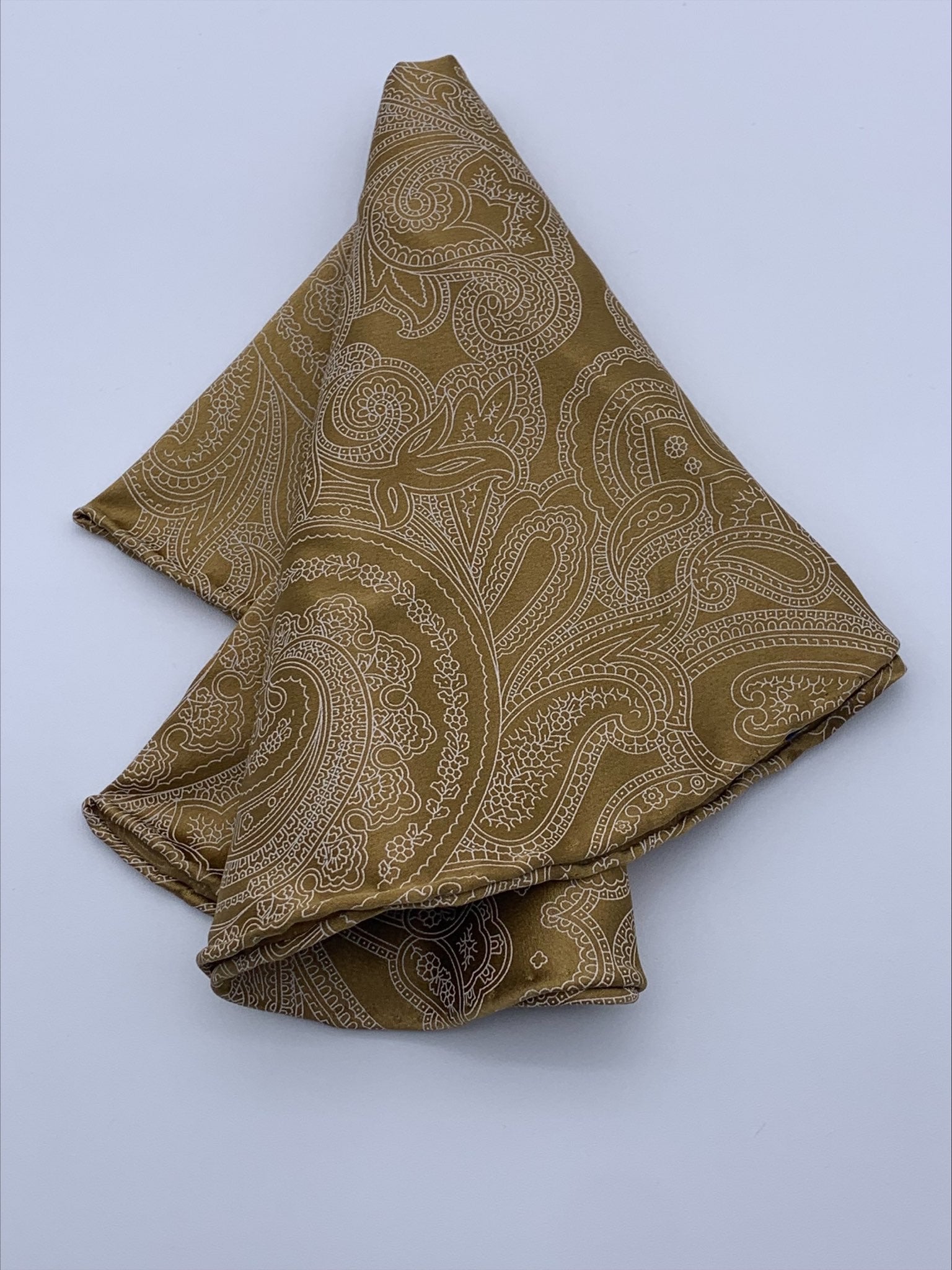 Golden Damask Pocket Square 100% pure Italian silk pocket square. Hand-finished edges.| Sartoria Dei Duchi - Atri