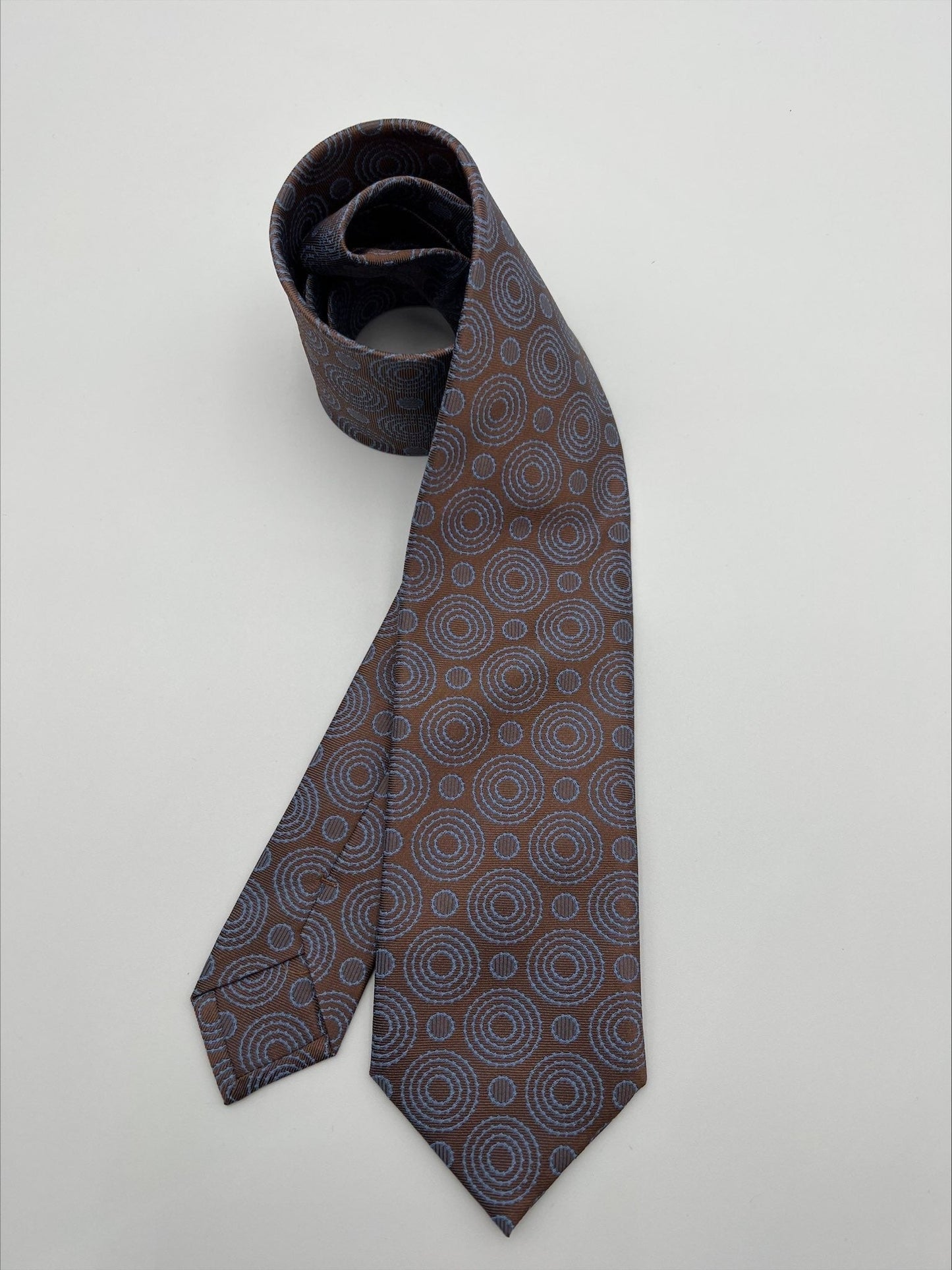 Pure silk three fold tie.Handmade by our Italian tailors.100% Pure silk.Our ties standard width is 8 cm (3.15 inch), standard length is 150 cm (59 inch) |Sartoria Dei Duchi-Atri