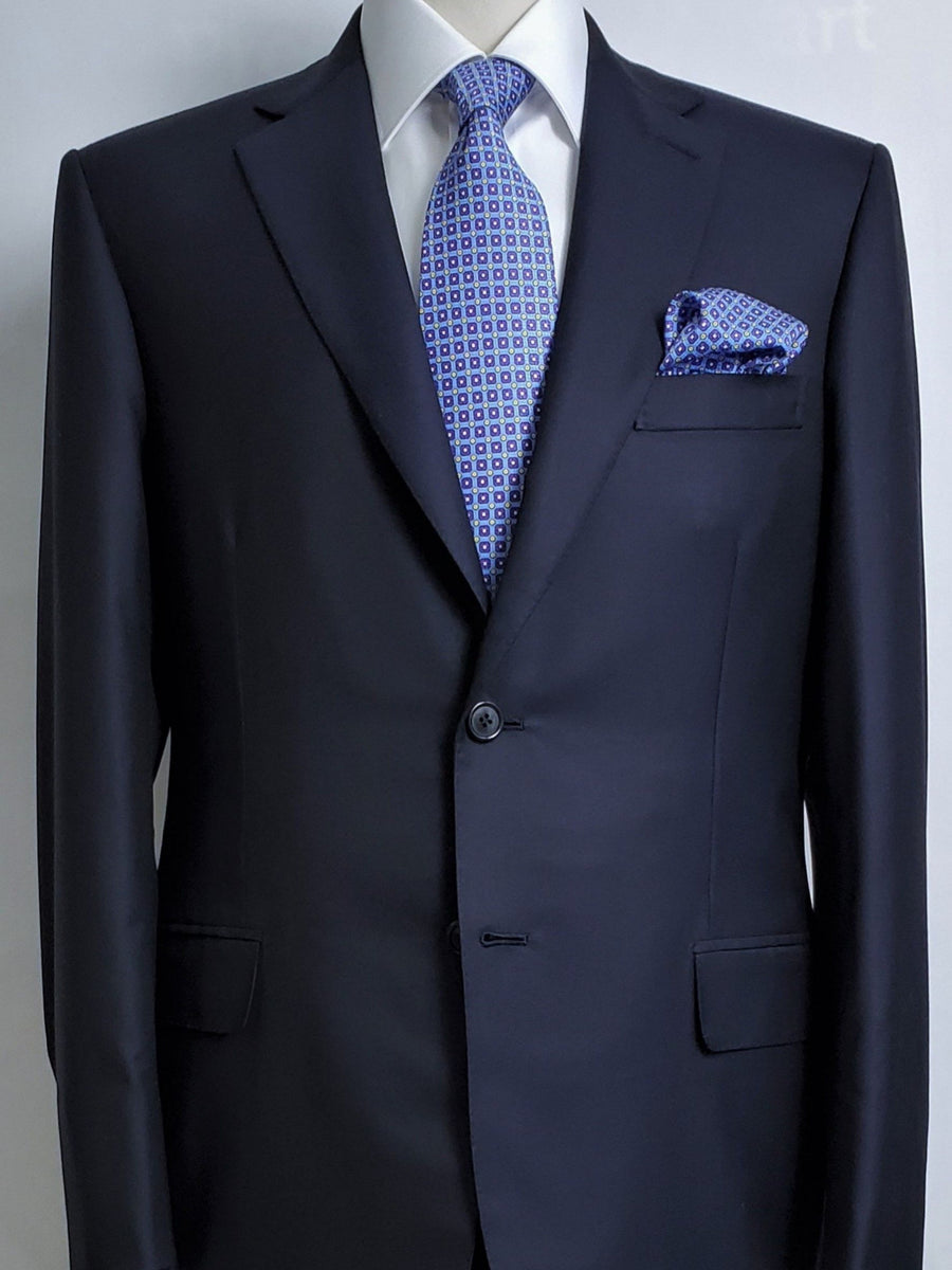 Acquaviva suit, in pure worsted wool - available in Super 150s, 170s and 200s.Single-breasted two-button jacket, with classic lapel and two slits on the back. Buttonholes, pockets, garments and all finishes are handmade.The slim trousers present one pleats and are realized without flap on the bottom.| Sartoria Dei Duchi - Atri