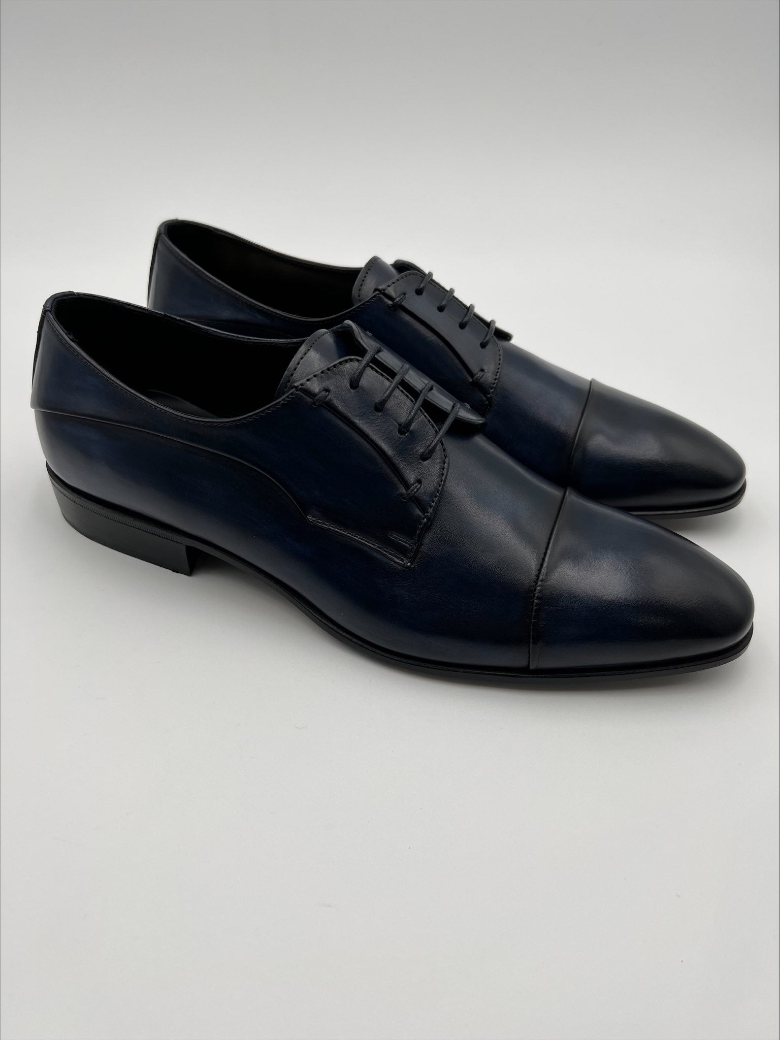 Classic Derby Shoe / Long Shape Blue Smart/casual style/High instep Flexible structure, suitable for wider feet / BLUE, HAND SHADED / leather crust colored and hand-aged  calfskin /  black calf lining / Elongated shape /  Lightweight leather bottom with anti-slip insert   sewn to BLAKE / Leather insole | Sartoria Dei Duchi - Atri