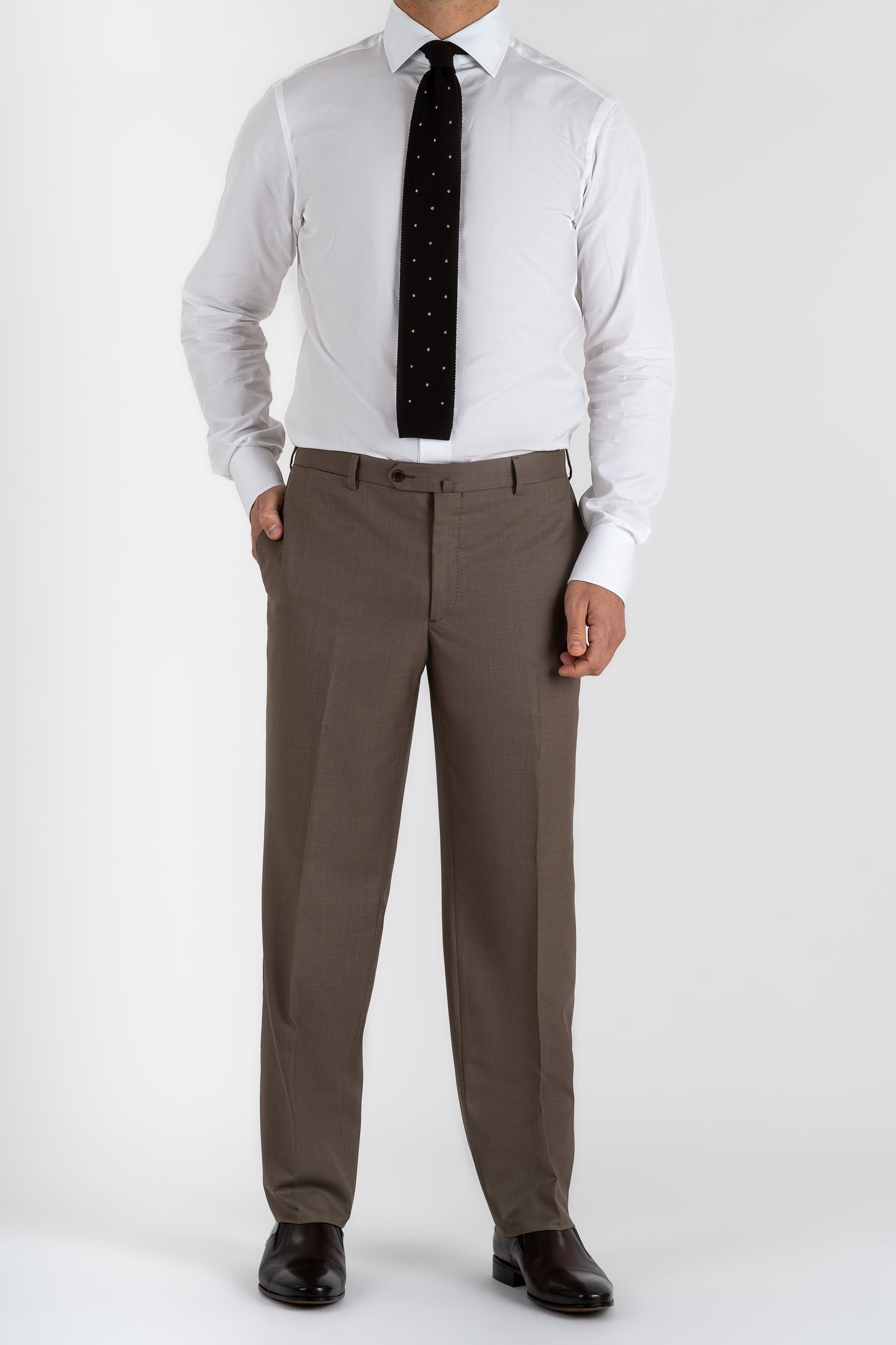 This Sartoria dei Duchi suit is made in two pieces with the finest fabric of Caccioppoli “Kingdom” Super 150’s in 100% virgin wool, in an elegant dark beige color. This elegant suit is composed of a two-button jacket with classic lapel and flap pockets. Pants are realized without pleats, regular waist, American style pockets.