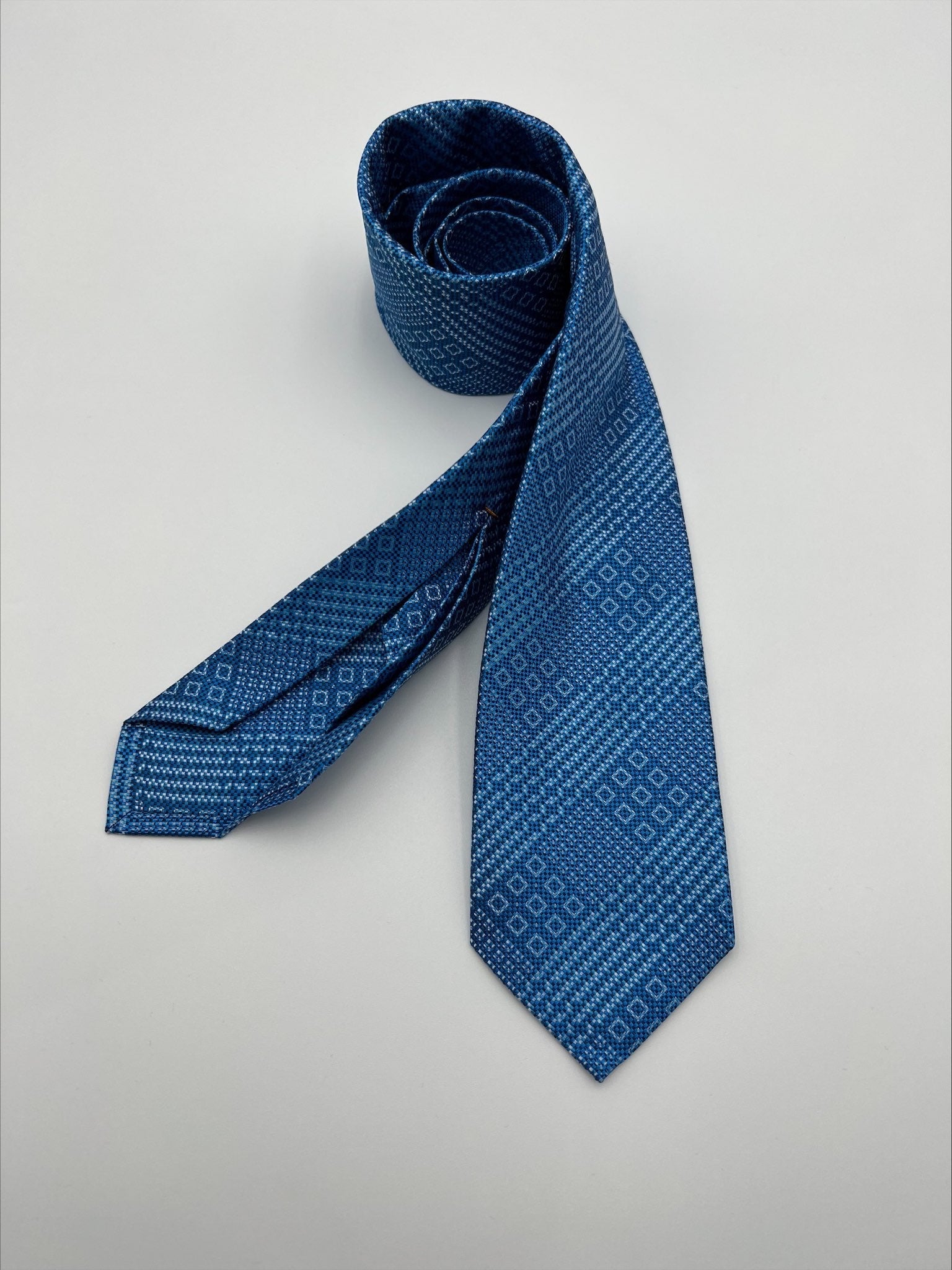 Geometric Blue Tie. Pure silk eleven fold tie. Handmade by our Italian tailors. 100% Pure silk | Sartoria Dei Duchi - Atri