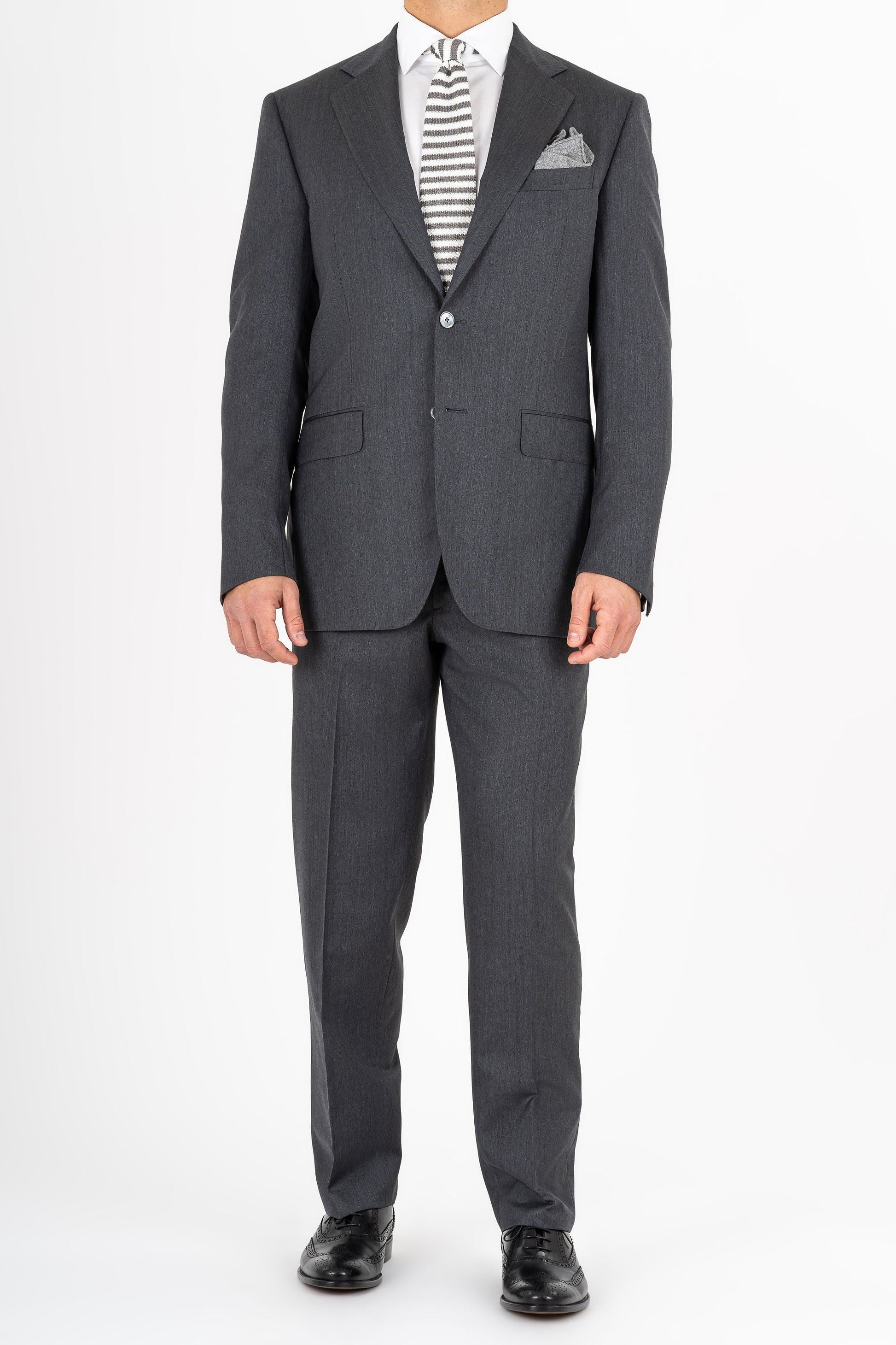 This Sartoria dei Duchi suit is made with Caccioppoli Super 150’s fabric, made with 96% wool and 4% cashmere. Two-button fully lined jacket with classic lapel and flap pockets. The trousers are realized without pleats and with American style pockets. All buttons are made with the finest quality Mother of pearl.