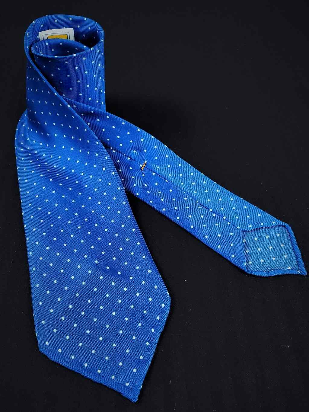 Pure silk seven fold tie, unlined. Handmade by our Italian tailors.This tie is perfect for a business occasion. 100% Pure silk. Our ties standard width is 8 cm (3.15 inch), standart length is 150 cm (59 inch) | Sartoria Dei Duchi – Atri