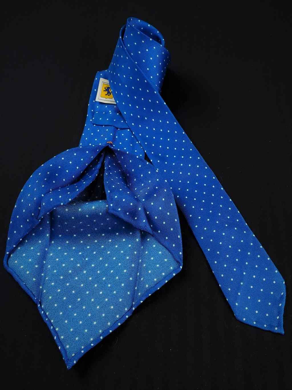 Pure silk seven fold tie, unlined. Handmade by our Italian tailors.This tie is perfect for a business occasion. 100% Pure silk. Our ties standard width is 8 cm (3.15 inch), standart length is 150 cm (59 inch) | Sartoria Dei Duchi – Atr
