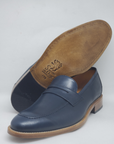 Classic timeless moccasin, in buffered calfskin, 100% made in Italy with genuine leather. Bottom with leather sole with stitched leather welt and BLAKE stitching. Regular shape, comfortable and suitable for a large audience | Sartoria Dei Duchi - Atri