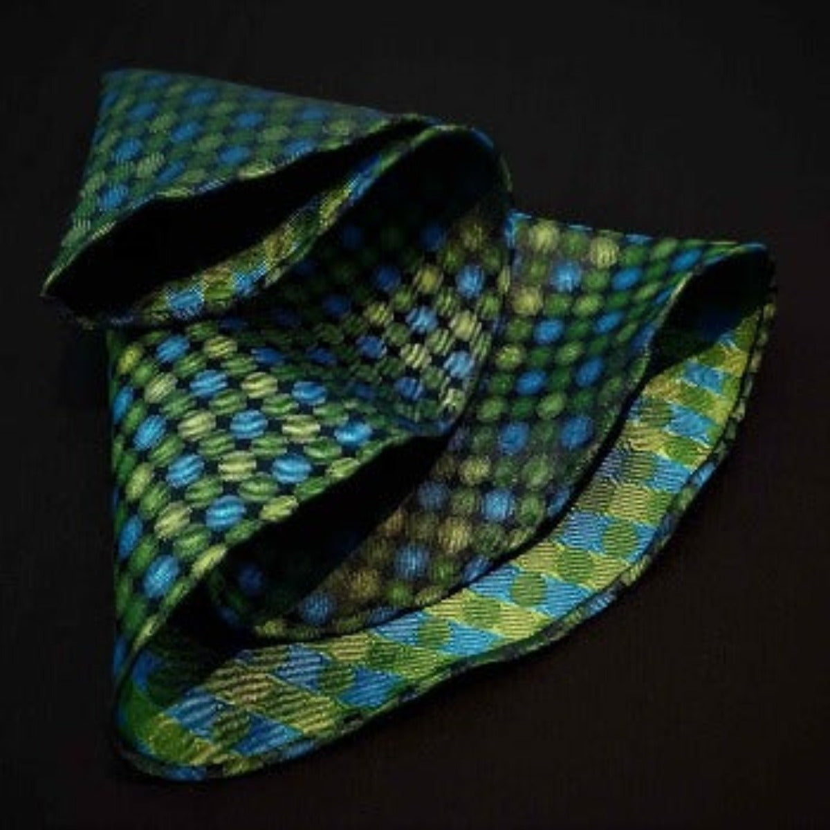 Rounded Pocket Square-100% Pure Silk-Pattern with circles of various green shades-Fazzoletto da Taschino"Vomano"|Sartoria Dei Duchi-Atri