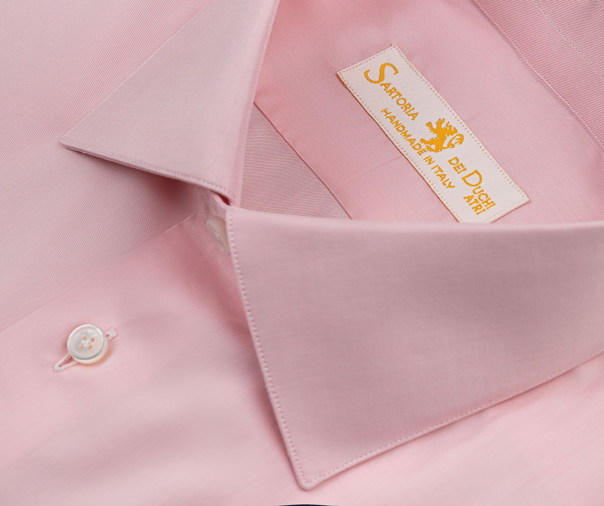 “HAMPTON SHIRT” is realized with a 140/2 cotton  twill by Thomas Mason &quot;Hampton&quot;, in pink color.  This long sleeve shirt is made with a semi French  collar and a rounded wrist. The stitching is 5 mm  and the buttons,applied by hand,are in mother of  pearl Australia.The fit is regular-Sartoria Dei Duchi-Atri
